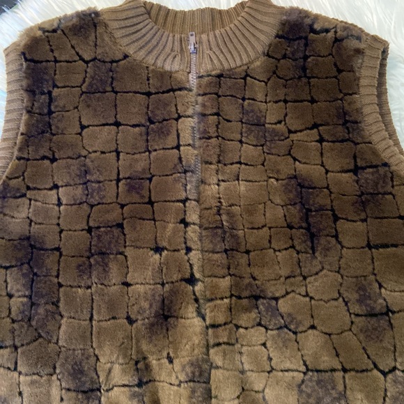 A Little Extra Spice Unisex Vest size 3X bust 50” long 28” brand new with tag - Picture 8 of 9